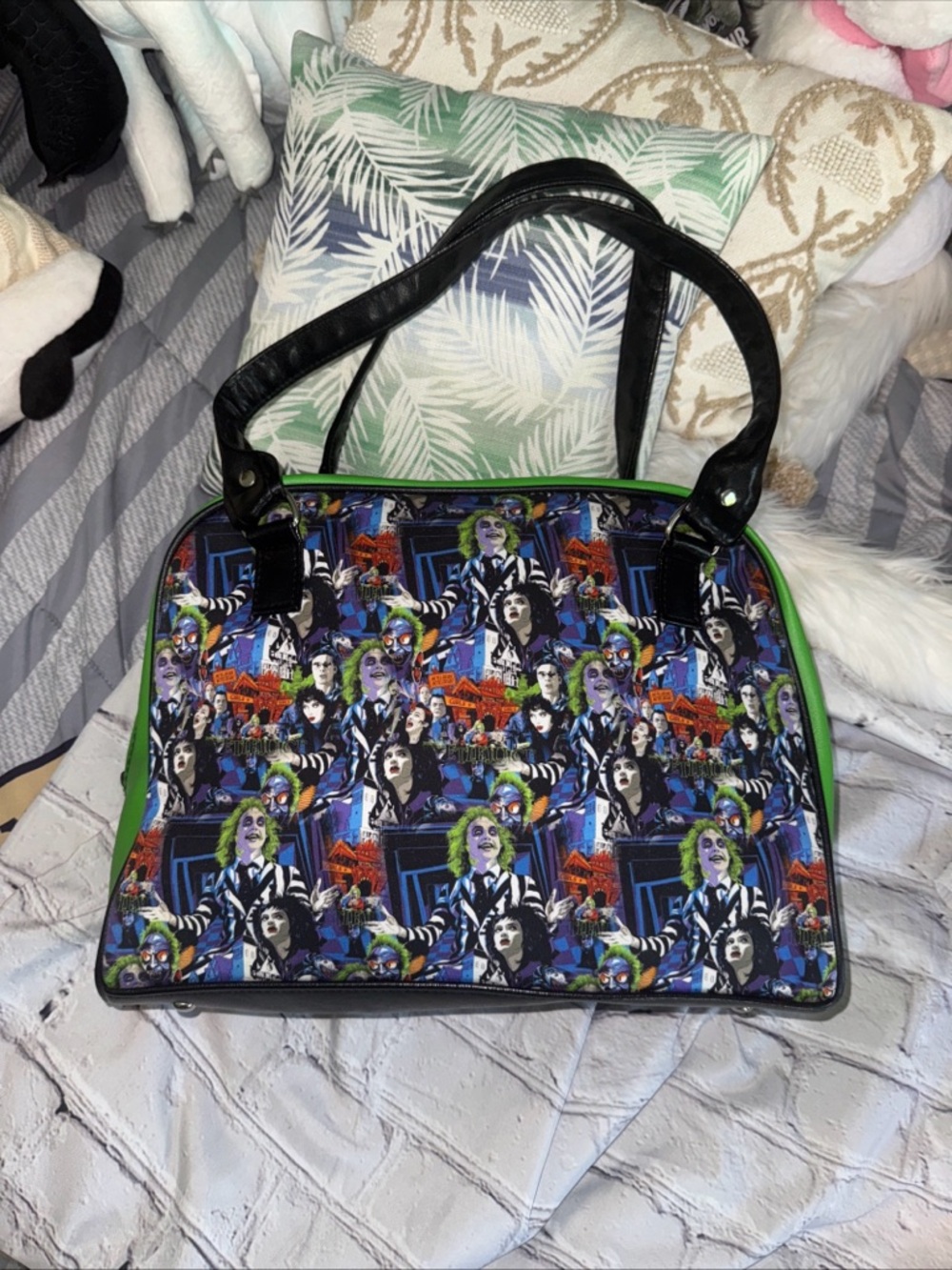 Top Notch Beetlejuice shoulder Style large Bag Halloween Overnight New with tags